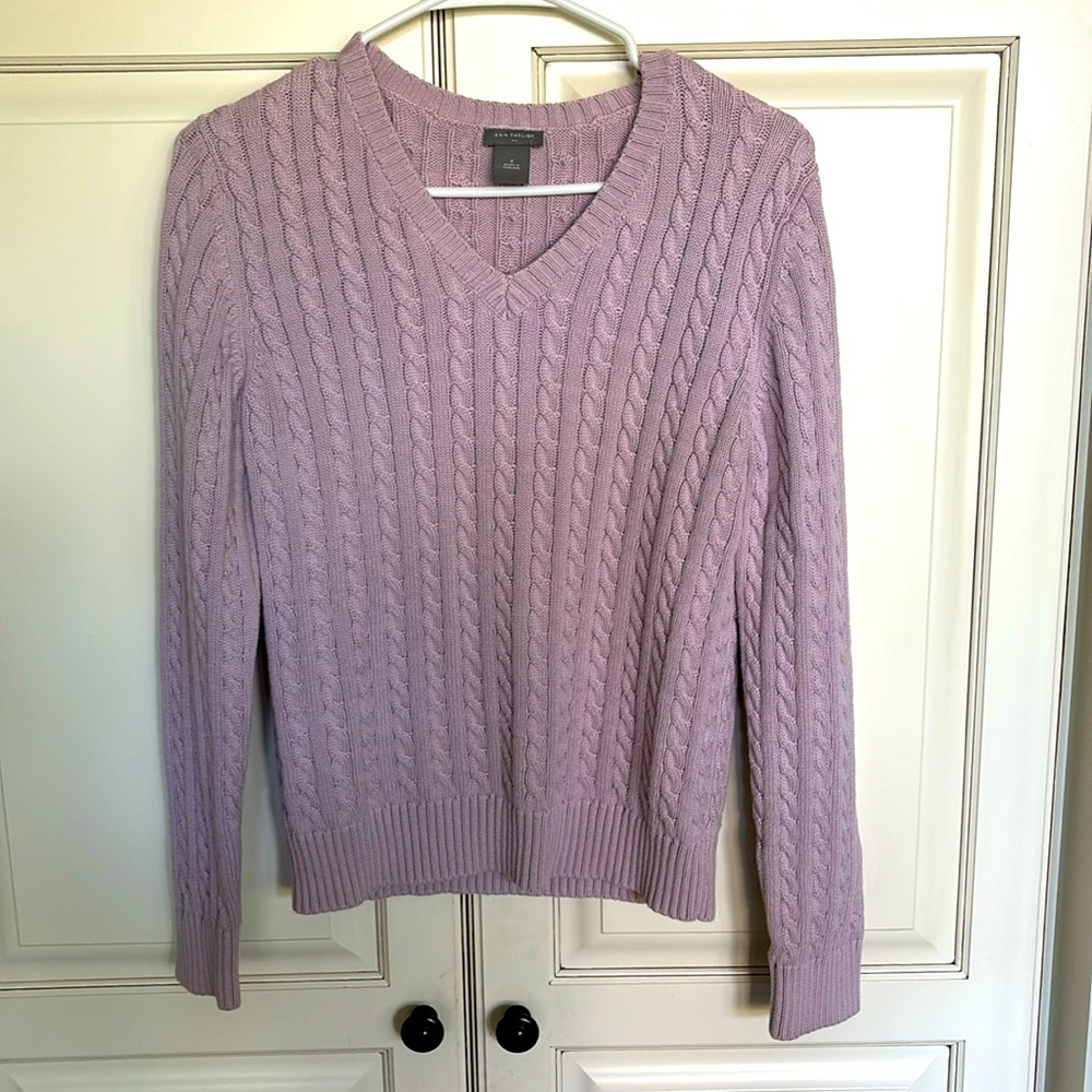 Ann Taylor cable net V-neck sweater, lavender. Size small.